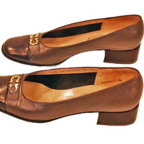 PUMPS, BROWN CALF PATENT & PEBBLE FINISH, Sz 8B, HEEL 1 3/8 inch, FERRAGAMO, - Picture 4 of 9